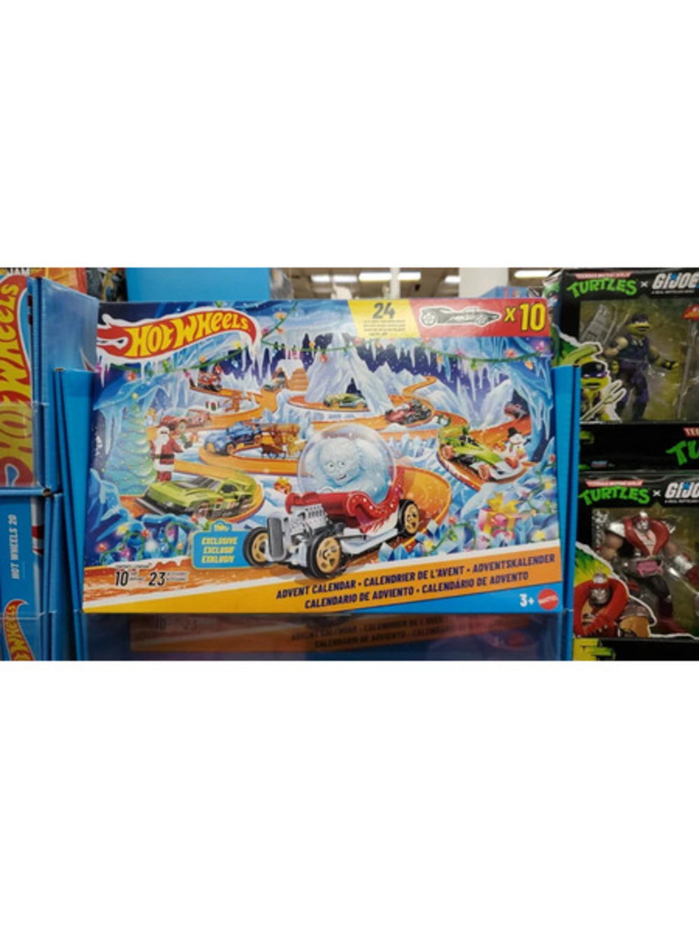 Hot Wheels Advent Calendar Holiday Countdown Toy with 10 Cars 23 Accessories